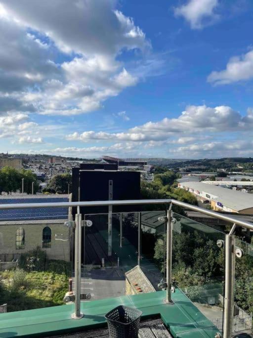 2 Bedrooms, 2 Bathrooms Stunning Penthouse City View Bradford  Kültér fotó