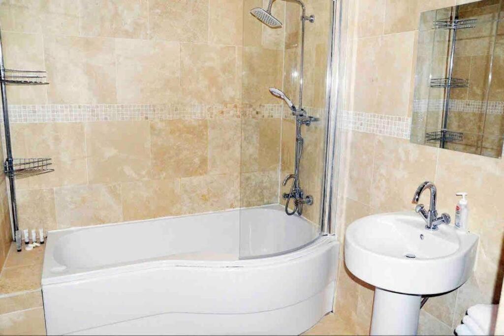 2 Bedrooms, 2 Bathrooms Stunning Penthouse City View Bradford  Kültér fotó