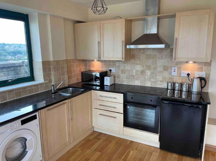 2 Bedrooms, 2 Bathrooms Stunning Penthouse City View Bradford  Kültér fotó